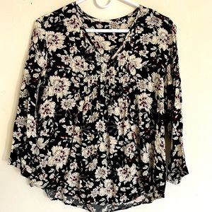 Ladies Floral Top. Size L.